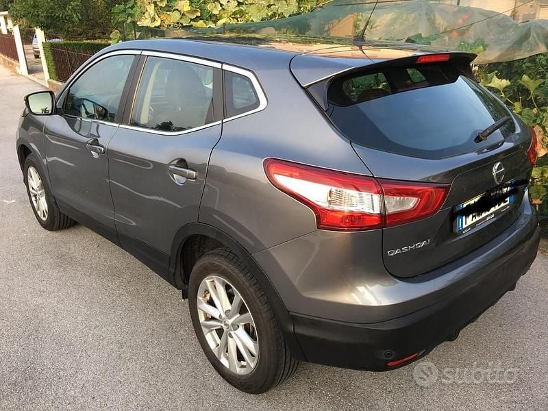 Usata Nissan Qashqai Acenta 110 CV (80 kW) 2015 Grigio SUV