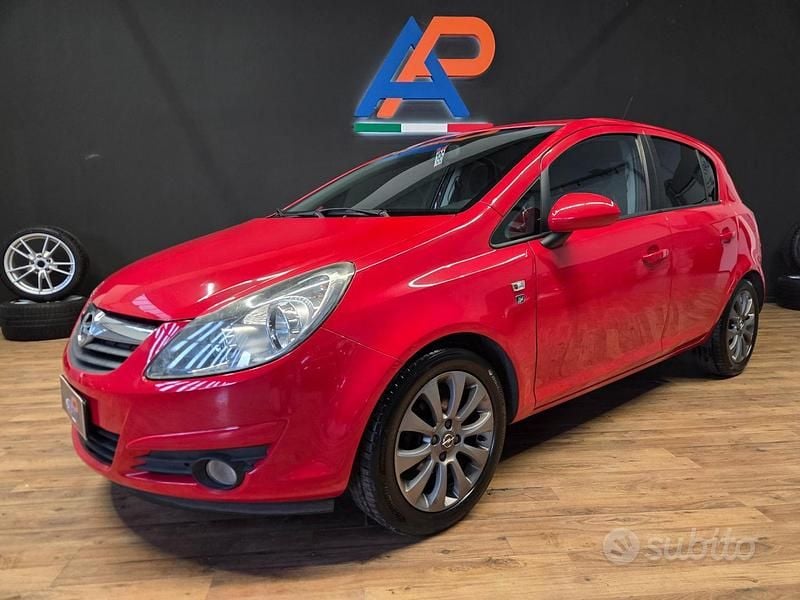 Usata Opel Corsa Cosmo 86 CV (63 kW) 2010 Rosso Utilitaria