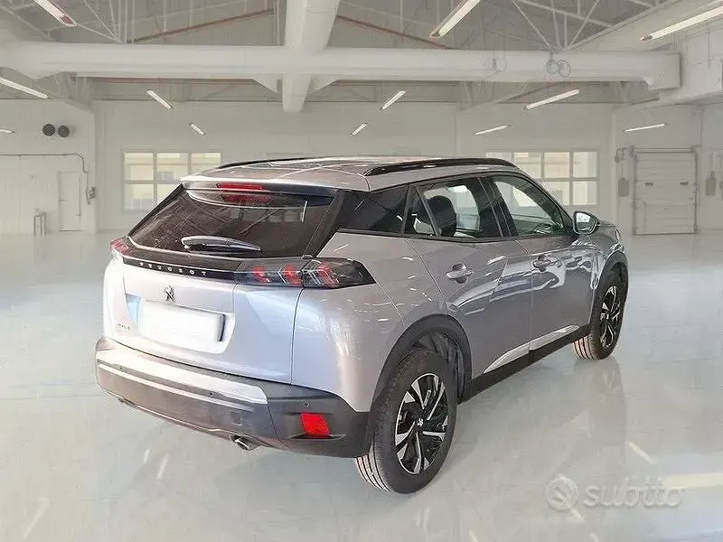 Usata Peugeot 2008 Allure 131 CV (96 kW) 2022 Grigio SUV