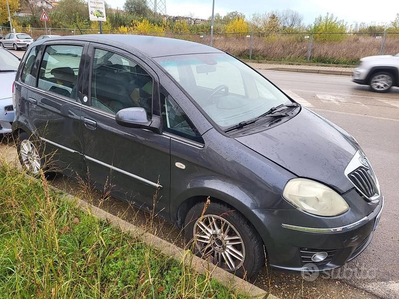 Usata Lancia Musa 95 CV (69 kW) 2010 Nero Monovolume