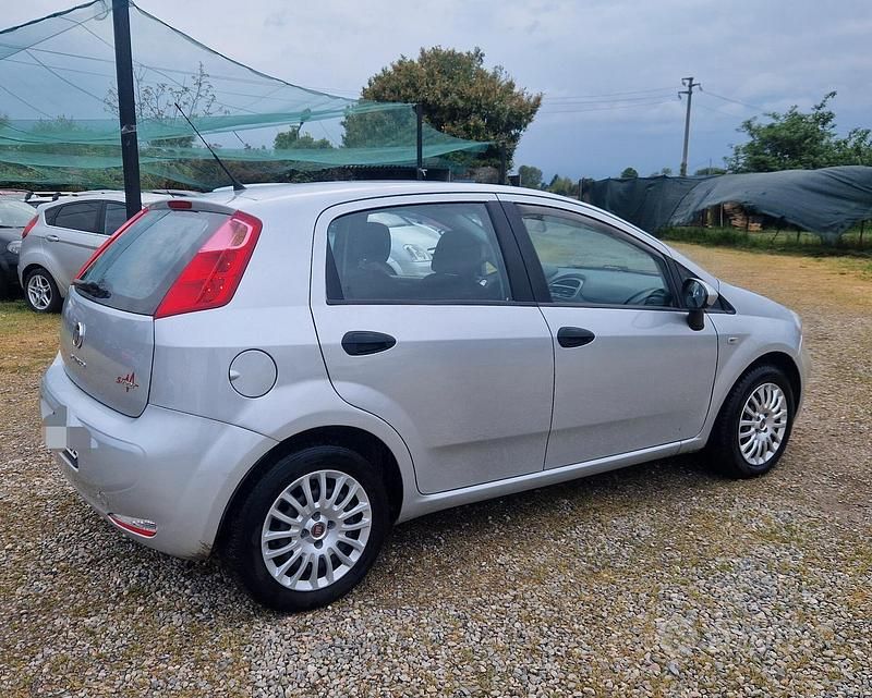 Usata Fiat Punto Lounge 69 CV (50 kW) 2015 Grigio Utilitaria