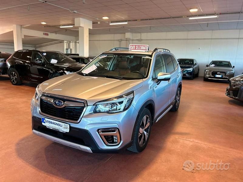 Grigio Usata 2020 Subaru Forester Premium SUV | 21.900 € (Ottimo prezzo) - Immagine 1/4