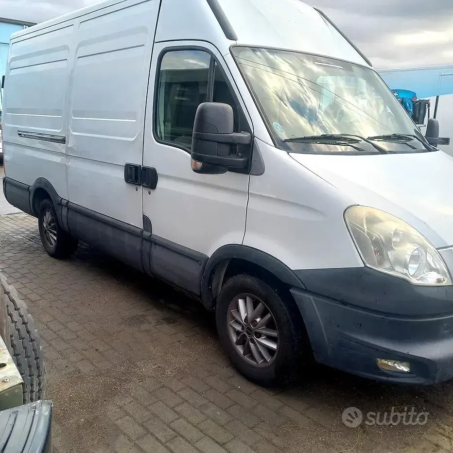 Nuova Iveco Daily 106 CV (77 kW) 2025 Berlina
