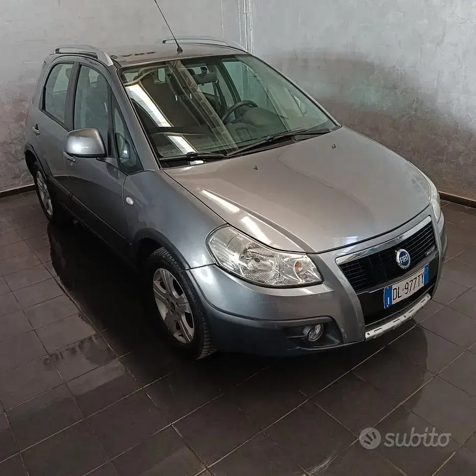 Usata Fiat Sedici Emotion 120 CV (88 kW) 2008 Grigio SUV