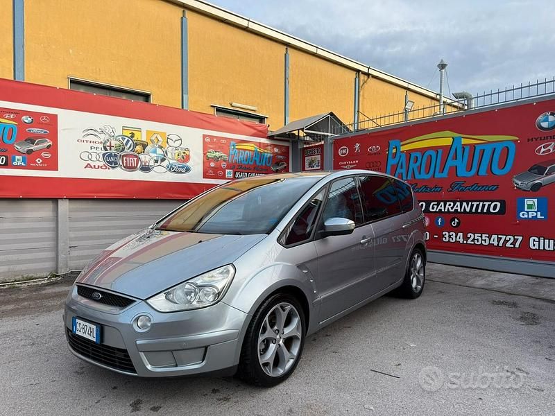 Begagnad Ford S-MAX Titanium 140 HK (102 kW) 2007 Grå Minibuss