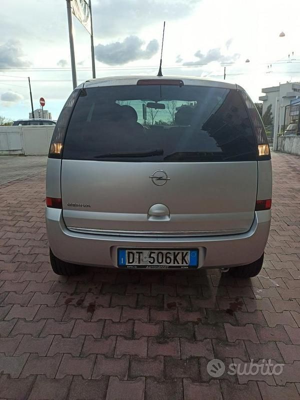 Usata Opel Meriva Cosmo 103 CV (75 kW) 2008 Grigio Monovolume