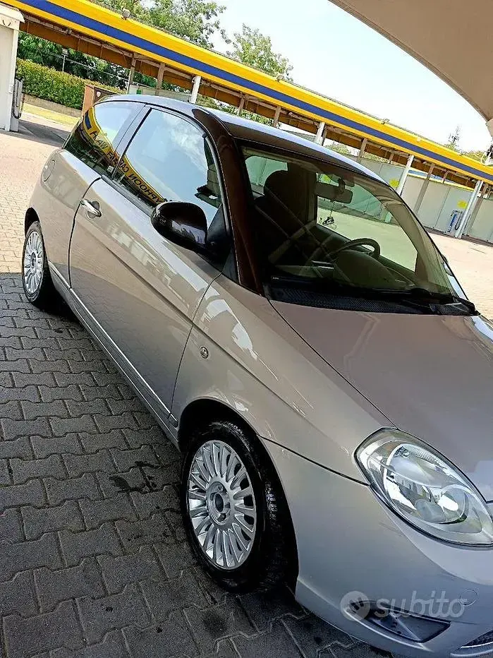 Usata Lancia Ypsilon 69 CV (50 kW) 2011 Marrone Utilitaria
