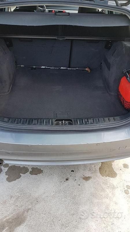 Usata BMW 318 143 CV (105 kW) 2011 Grigio Station wagon