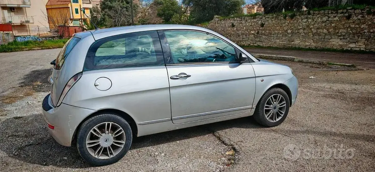 Usata Lancia Ypsilon 75 CV (55 kW) 2008 Grigio Utilitaria