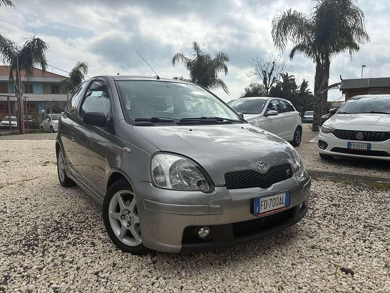 Usata Toyota Yaris 106 CV (77 kW) 2001 Bronzo Berlina