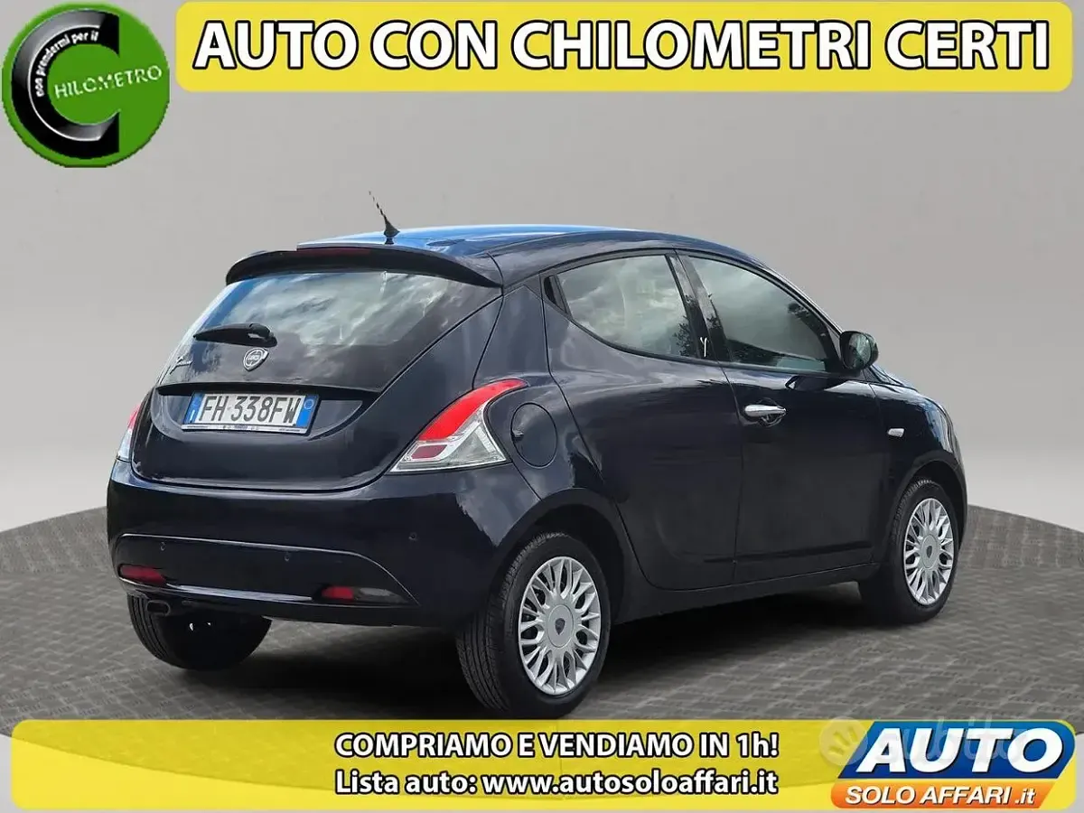 Usata Lancia Ypsilon Gold 69 CV (50 kW) 2017 Bluazzurro Utilitaria