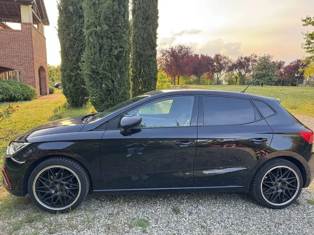 Usata Seat Ibiza FR 116 CV (85 kW) 2024 Nero Utilitaria
