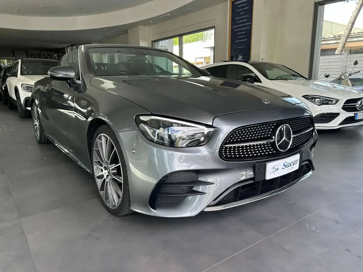Usata Mercedes E220 Premium 194 CV (142 kW) 2021 Griglio selenite Cabrio