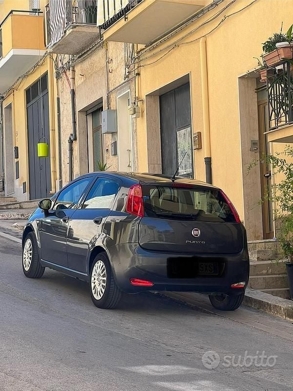 Usata Fiat Grande Punto 90 CV (66 kW) 2017 Grigio Utilitaria