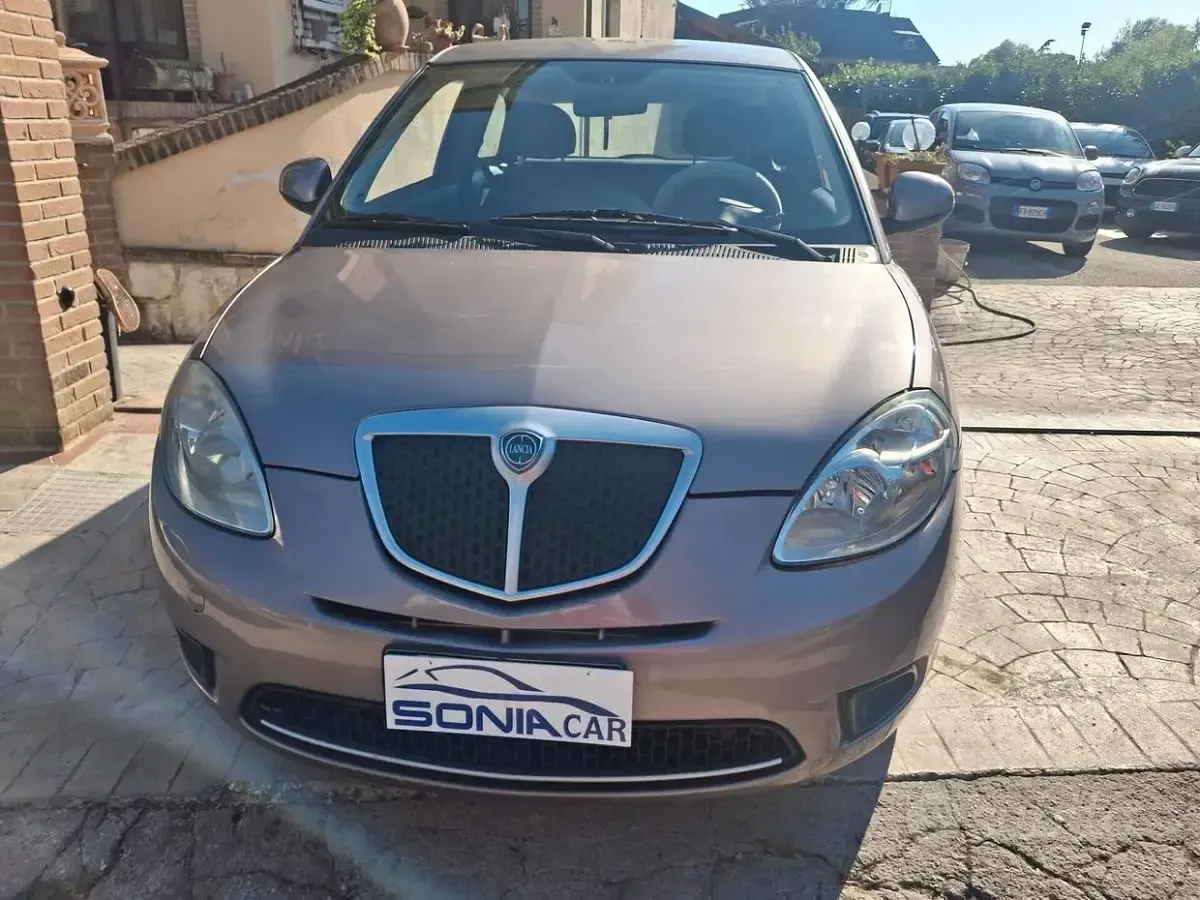Usata Lancia Ypsilon 60 CV (44 kW) 2010 Grigio Utilitaria