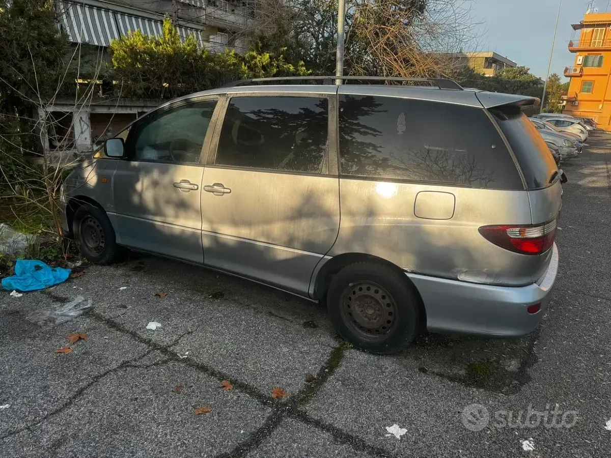 Usata Toyota Previa 116 CV (85 kW) 2003 Grigio Monovolume