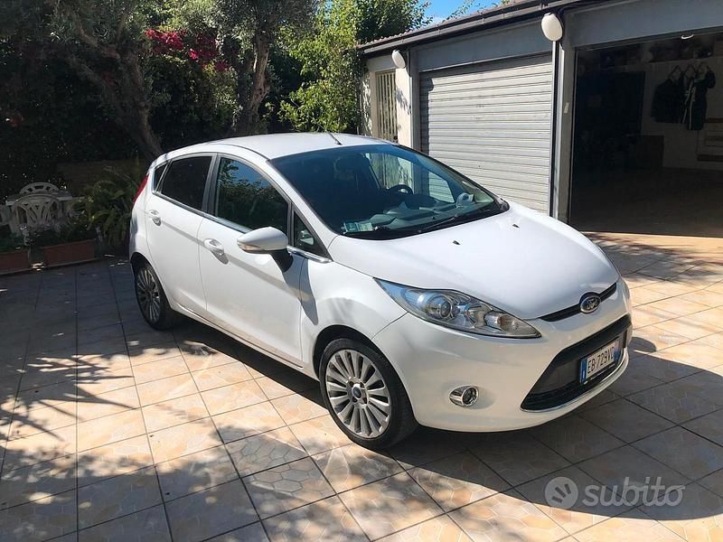 Usata Ford Fiesta Titanium 70 CV (51 kW) 2010 Utilitaria
