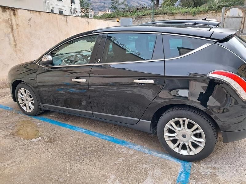 Usata Lancia Delta 120 CV (88 kW) 2011 Nero Utilitaria