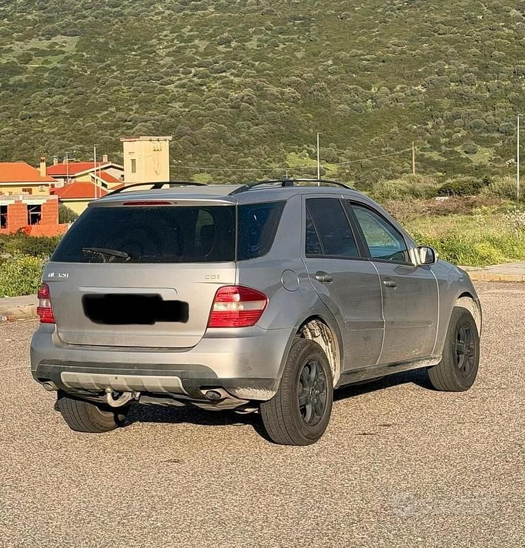 Usata Mercedes ML320 224 CV (164 kW) 2007 Grigio SUV