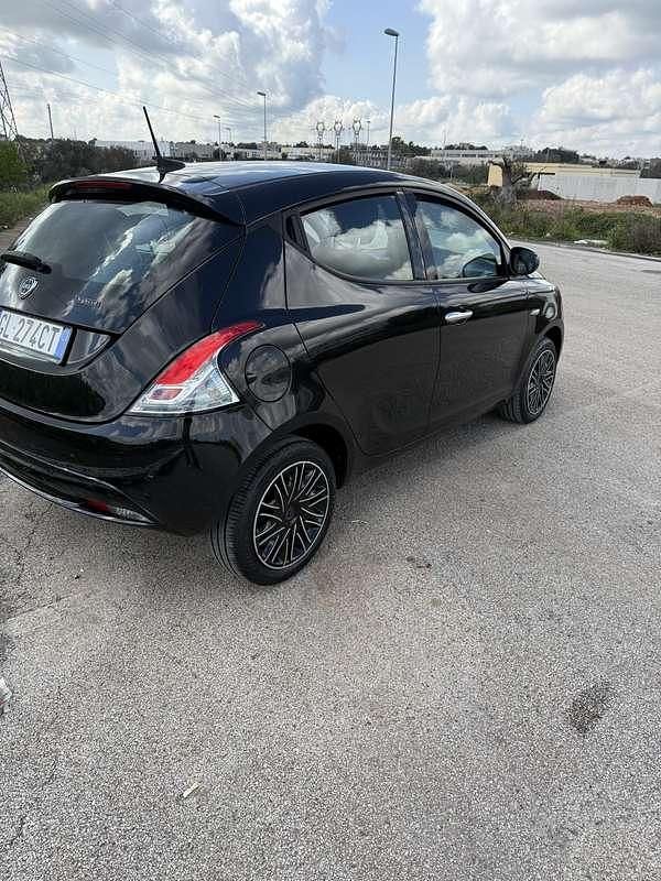 Usata Lancia Ypsilon Silver 69 CV (50 kW) 2022 Utilitaria