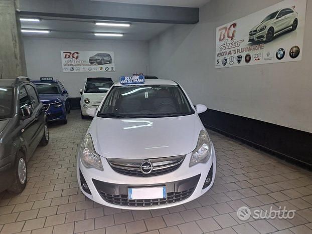 Usata Opel Corsa 75 CV (55 kW) 2011 Nero Berlina