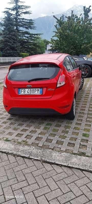 Usata Ford Fiesta 75 CV (55 kW) 2015 Rosso Berlina