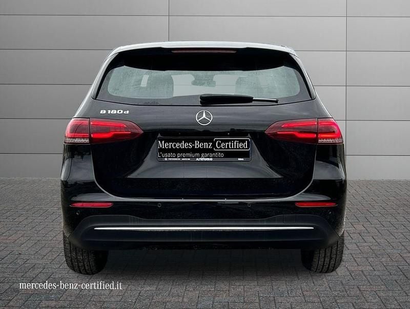 Usata Mercedes B180 Business 116 CV (85 kW) 2020 Nero metallizzato Monovolume