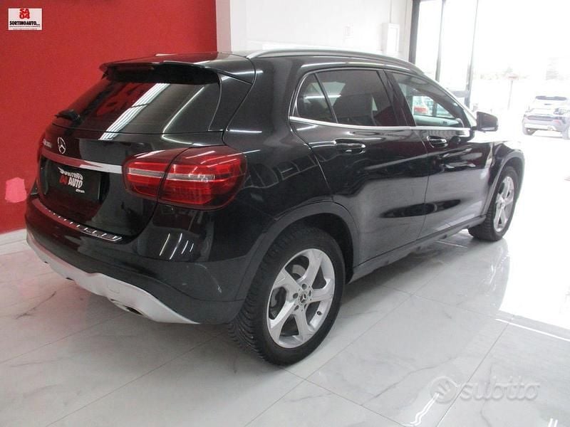 Usata Mercedes GLA200 Premium 136 CV (100 kW) 2017 Nero SUV