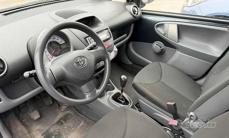 Usata Toyota Aygo 68 CV (50 kW) 2009 Grigio Utilitaria