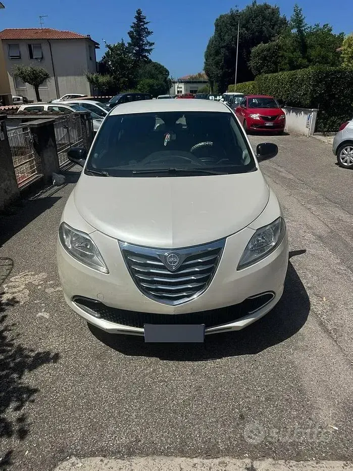 Usata Lancia Ypsilon 69 CV (50 kW) 2011 Bianco Utilitaria