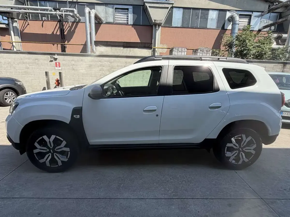 Usata Dacia Duster Prestige 101 CV (74 kW) 2023 Bianco SUV