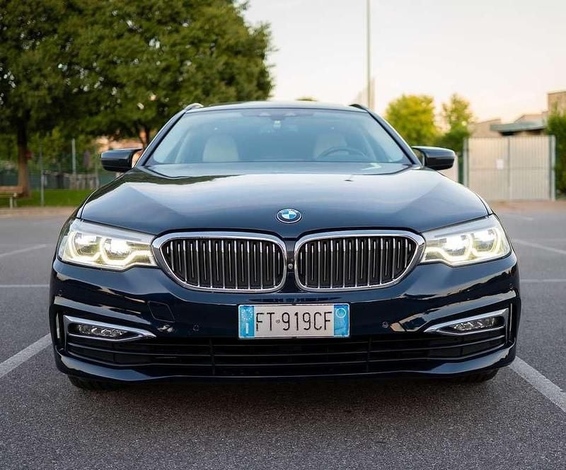 Usata BMW 530 Luxury Line 265 CV (194 kW) 2018 Blu/azzurro Station wagon