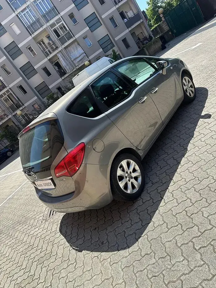 Usata Opel Meriva 95 CV (69 kW) 2011 Grigio Monovolume