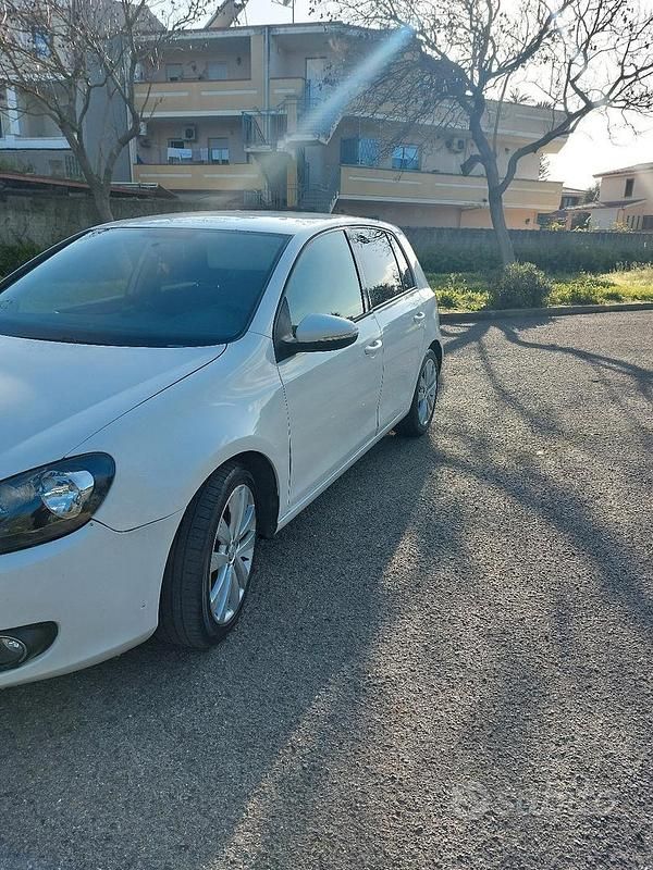 Usata VW Golf VI 140 CV (102 kW) 2011 Bianco Utilitaria