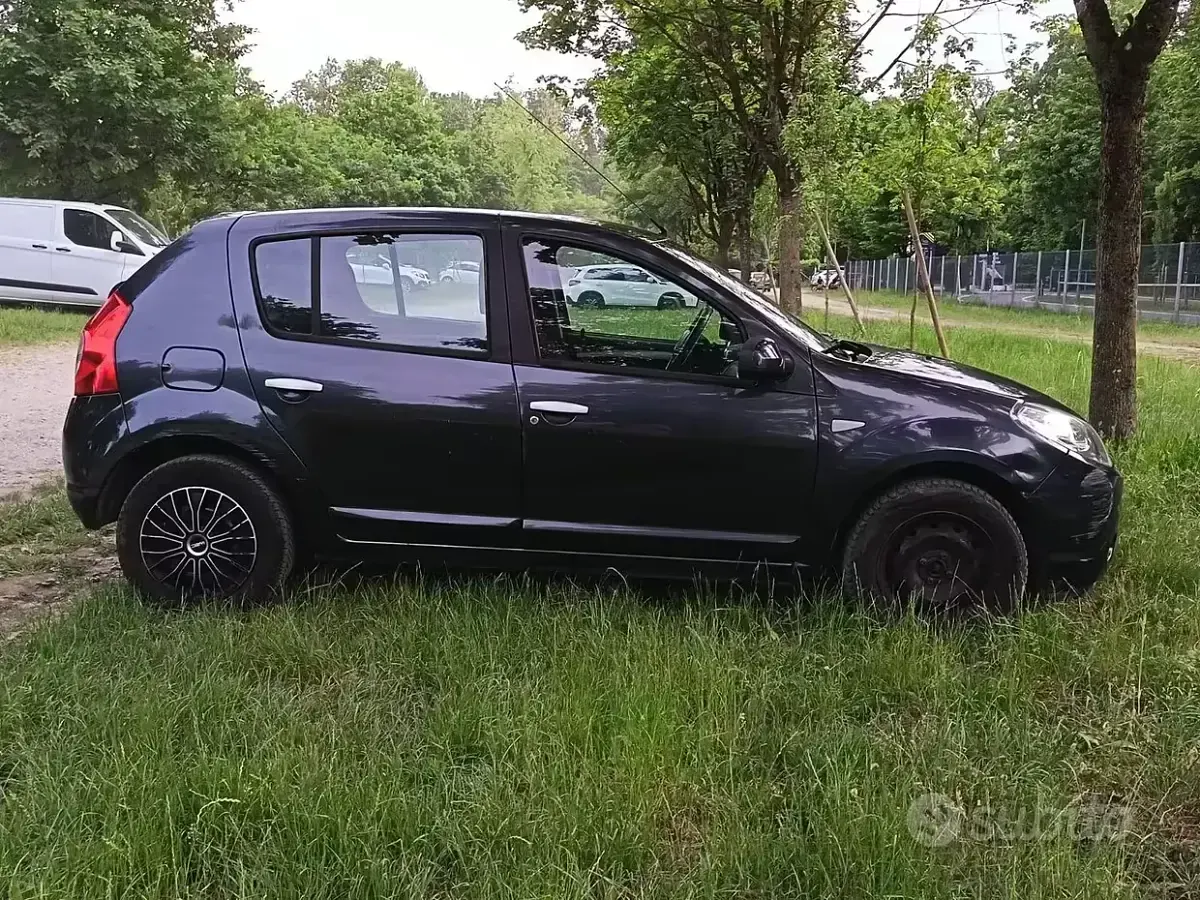 Usata Dacia Sandero 75 CV (55 kW) 2008 Grigio Utilitaria