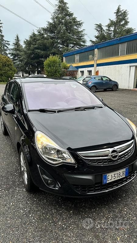 Usata Opel Corsa Cosmo 95 CV (69 kW) 2011 Nero Utilitaria