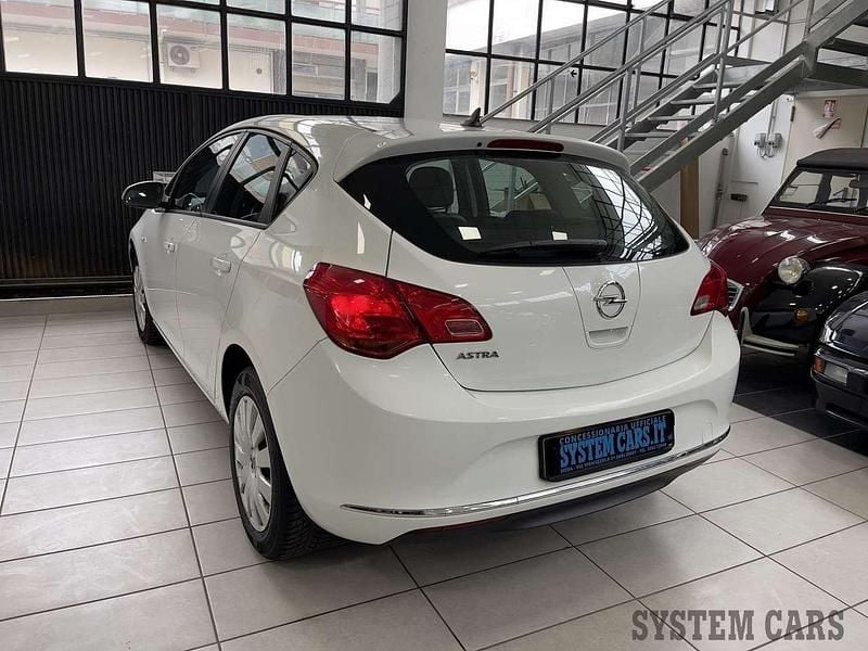 Usata Opel Astra Cosmo 101 CV (74 kW) 2015 Bianco Utilitaria