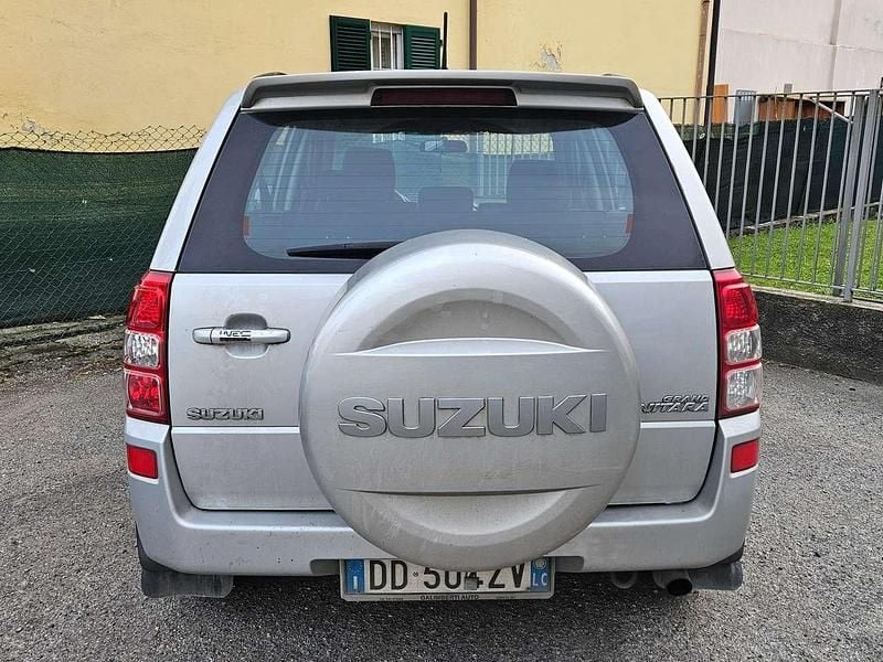 Usata Suzuki Grand Vitara 129 CV (94 kW) 2006 Argento SUV