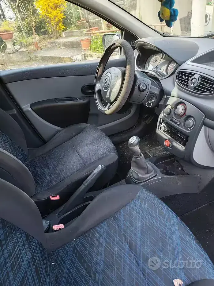 Usata Renault Clio III 68 CV (50 kW) 2006 Grigio Berlina