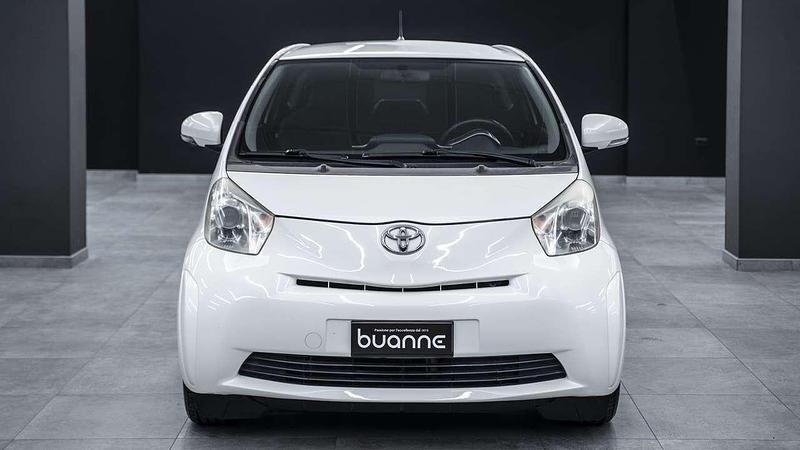 Usata Toyota iQ 68 CV (50 kW) 2009 Bianco metall perlato Utilitaria