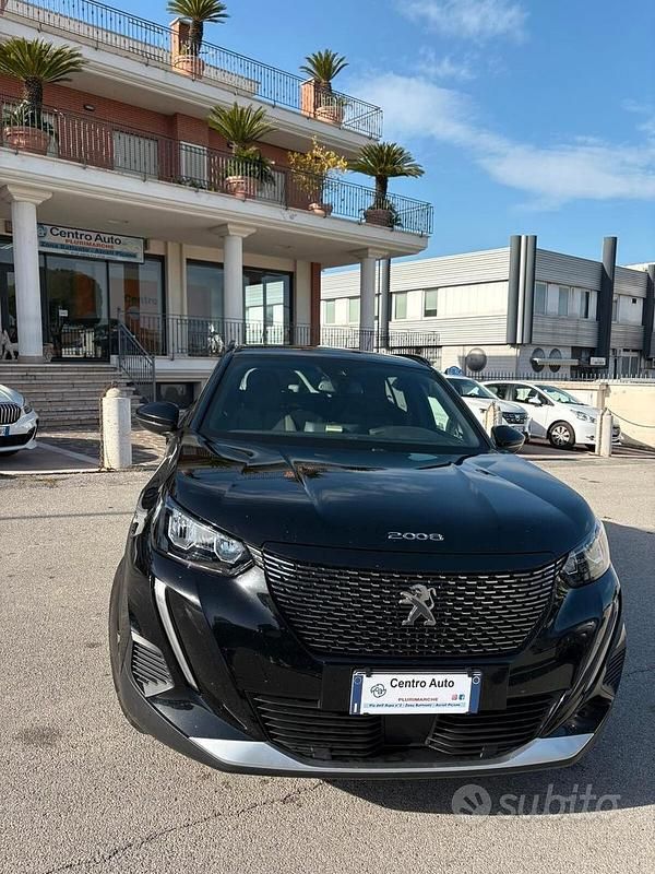 Usata Peugeot 2008 Allure 131 CV (96 kW) 2023 Nero SUV