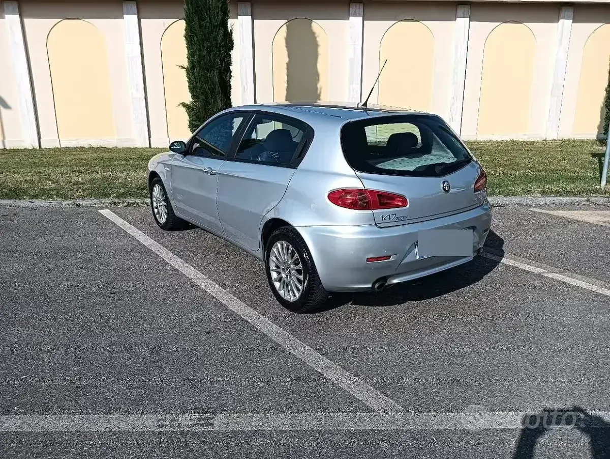 Usata Alfa Romeo 147 105 CV (77 kW) 2007 Utilitaria