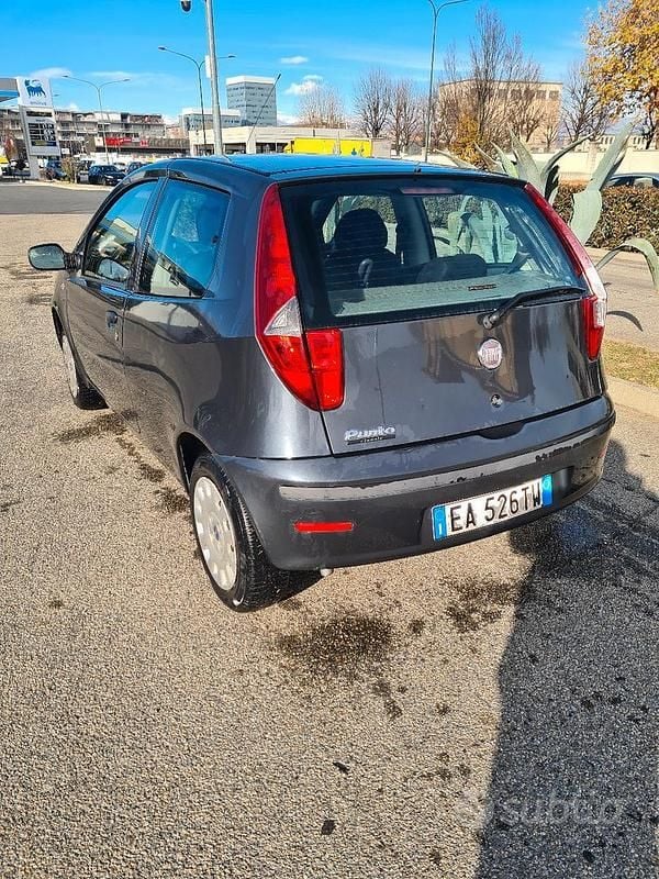 Usata Fiat Punto Classica 60 CV (44 kW) 2010 Grigio Berlina