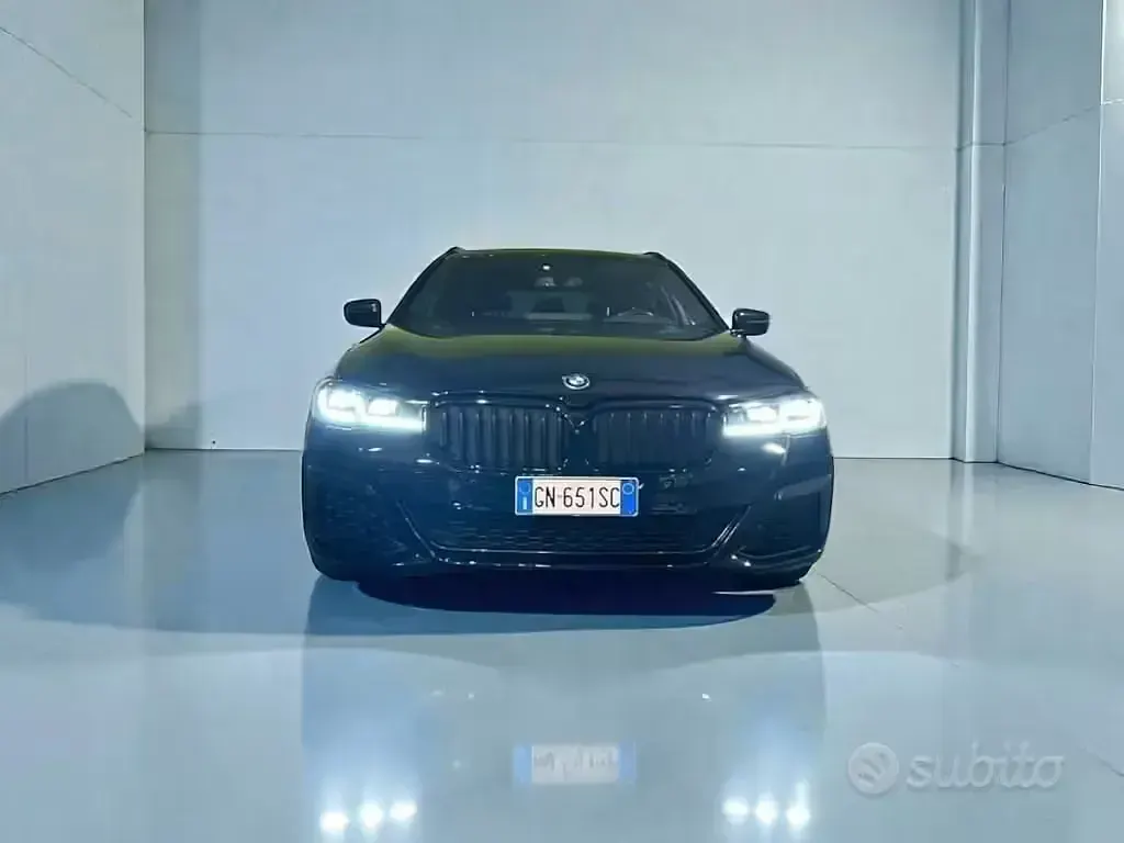 Usata BMW 530e M Sport 292 CV (214 kW) 2023 Nero Station wagon