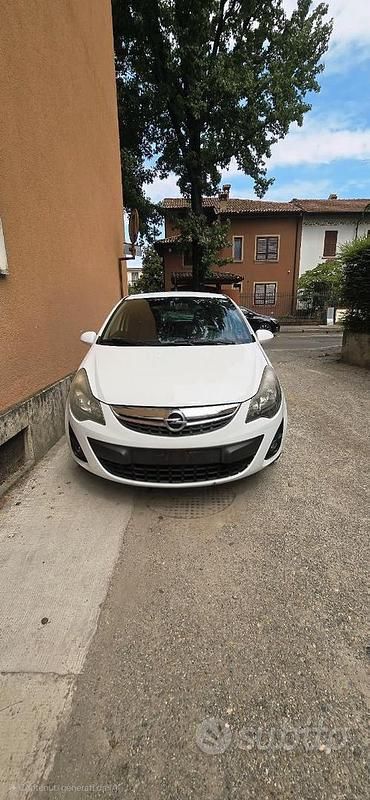 Usata Opel Corsa Edition 75 CV (55 kW) 2014 Bianco Berlina