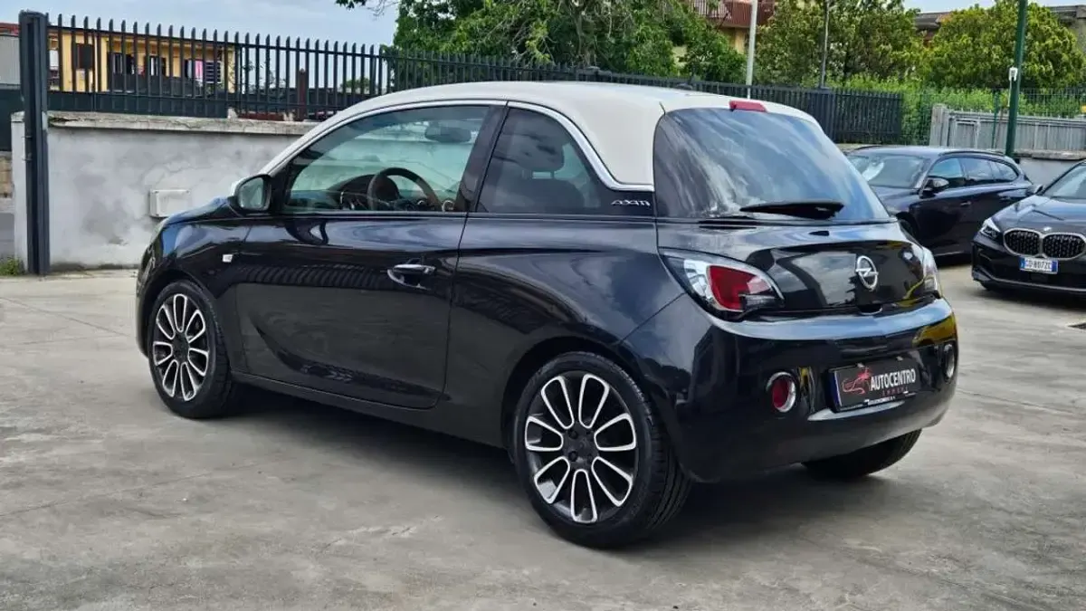Usata Opel Adam Glam 69 CV (50 kW) 2014 Nero Utilitaria