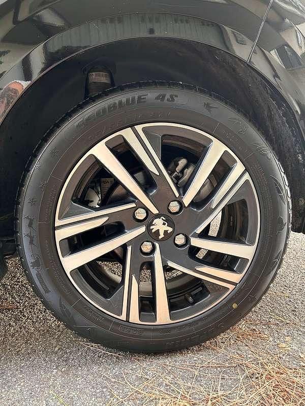 Usata Peugeot 208 Allure 101 CV (74 kW) 2021 Nero Utilitaria