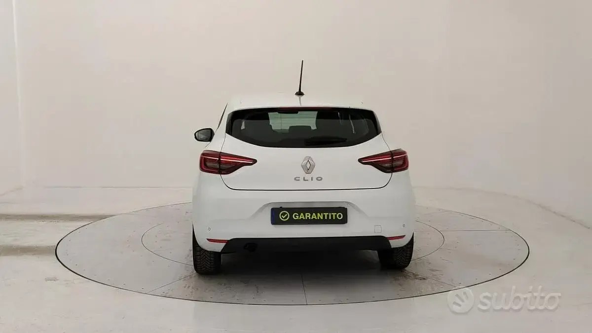 Käytetty Renault Clio V Business 86 HP (63 kW) 2021 Valkoinen Sedan