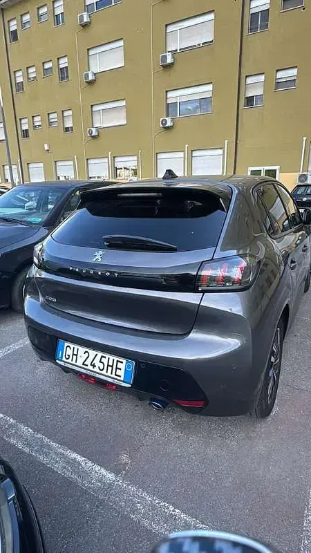 Usata Peugeot 208 Allure 102 CV (75 kW) 2022 Grigio Utilitaria