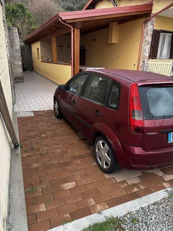 Usata Ford Fiesta Zetec 79 CV (58 kW) 2002 Berlina